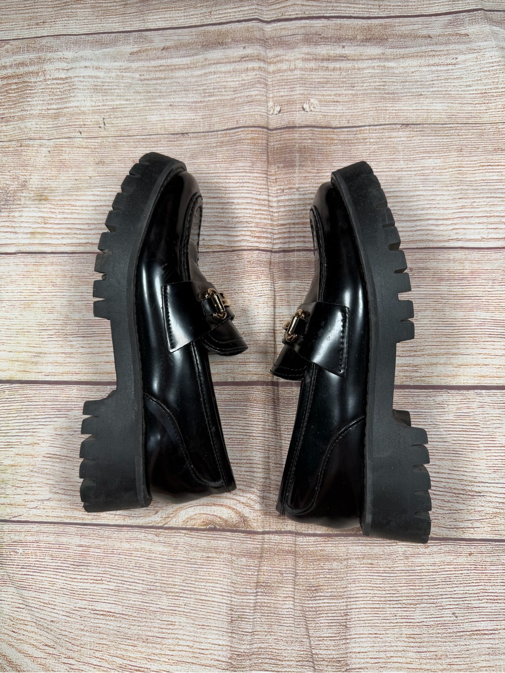 Steve Madden Lando Black Leather Lug-Sole Loafers with Gold Bit Preppy Old Money - Picture 7 of 8